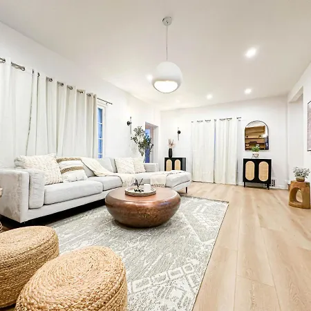 Beverly Hills-Neighboring 2-Br Home - Doh1